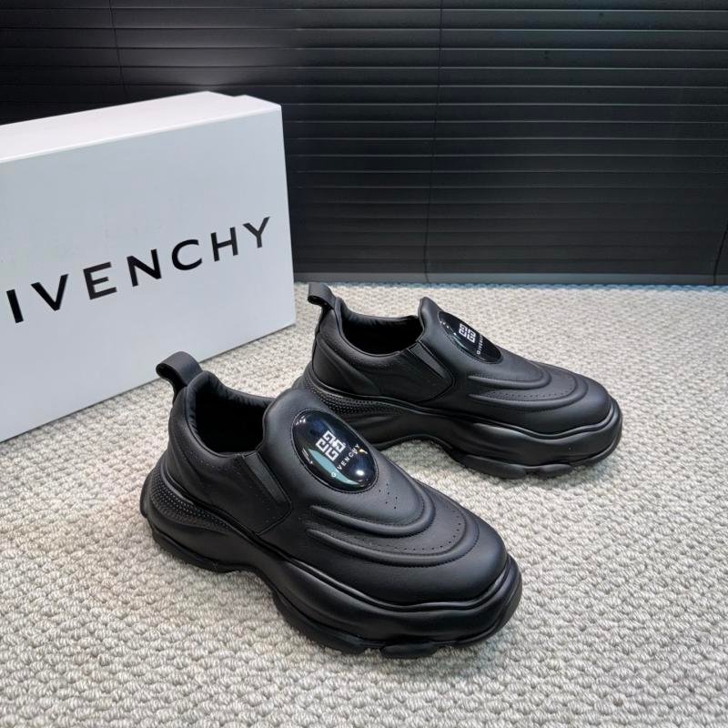 1743399276 201 Relaxed sneakers of Givenchy Men with thick sole from Givenchy
