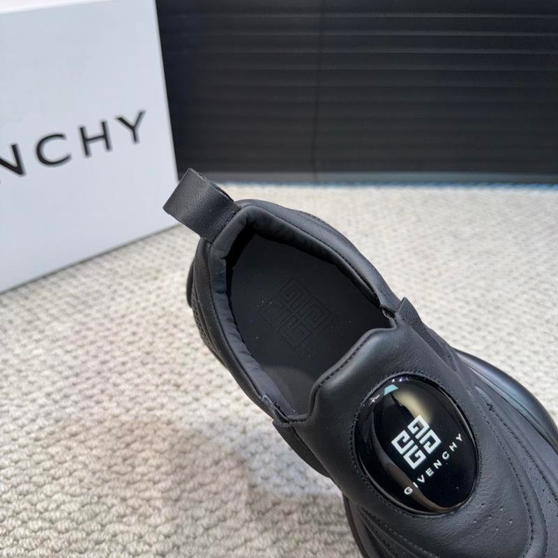 1743399277 193 Relaxed sneakers of Givenchy Men with thick sole from Givenchy