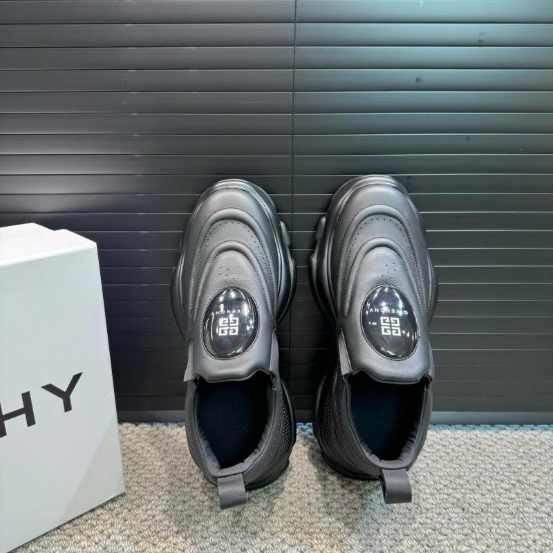 1743399277 841 Relaxed sneakers of Givenchy Men with thick sole from Givenchy
