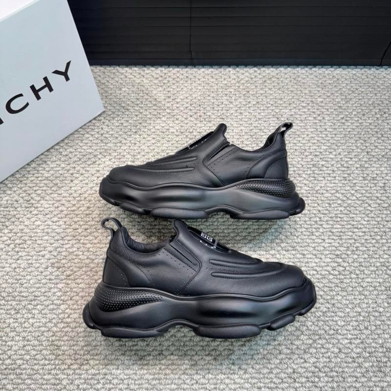 1743399277 871 Relaxed sneakers of Givenchy Men with thick sole from Givenchy