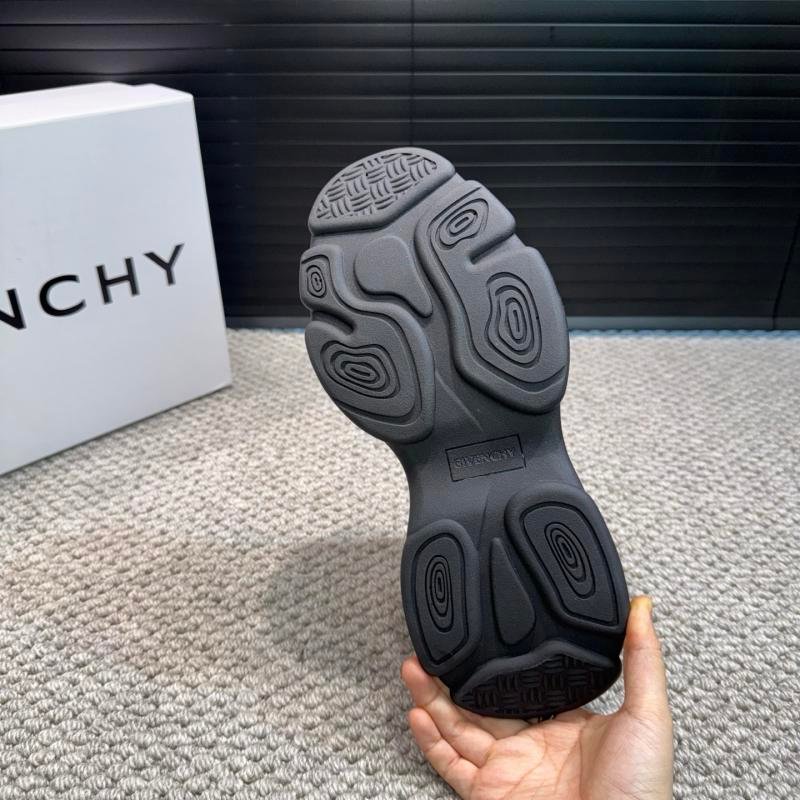 1743399278 137 Relaxed sneakers of Givenchy Men with thick sole from Givenchy