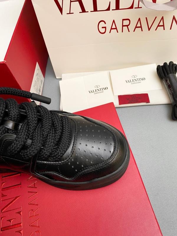 1743436244 409 Valentino 2023 new relaxed shoes same style for couples