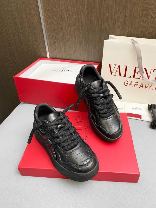 1743436245 69 Valentino 2023 new relaxed shoes same style for couples