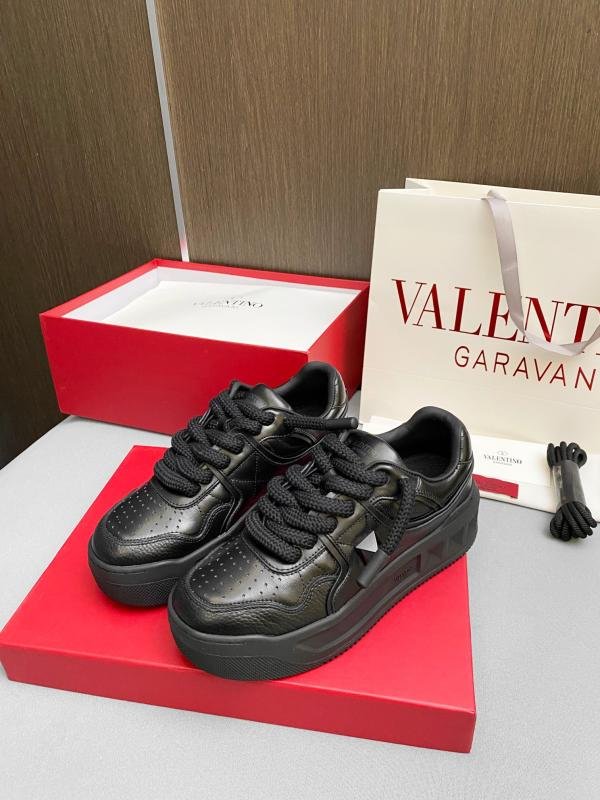 1743436245 750 Valentino 2023 new relaxed shoes same style for couples
