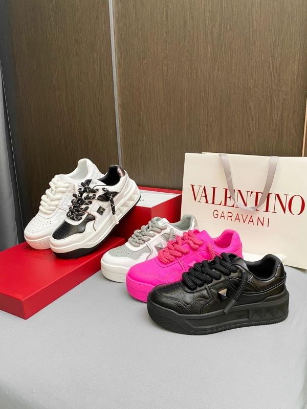1743436246 364 Valentino 2023 new relaxed shoes same style for couples