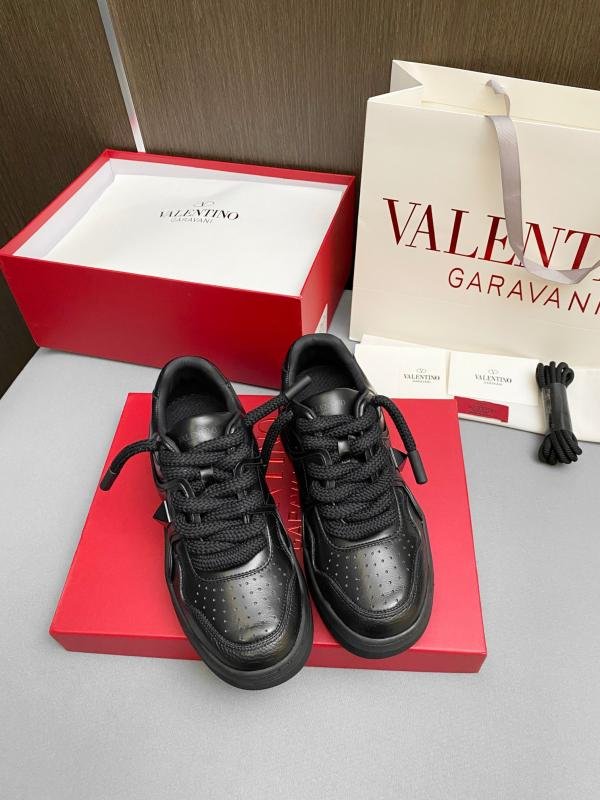 1743436246 735 Valentino 2023 new relaxed shoes same style for couples