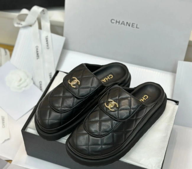 CHANEL-INSPIRED THICK-SOLED MULE SANDAL BUCKLE DIAMOND BREAD SLIPPERS