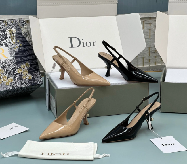 DIOR cat heel elegant minimalist style pointed toe empty sandals