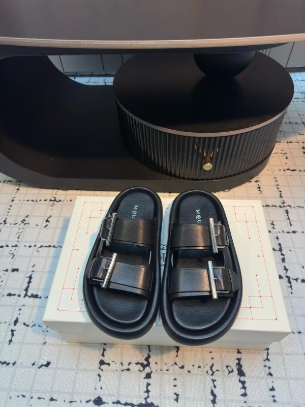 1743489150 327 Alexander McQueen 2025 Beginning of the beginning of spring New