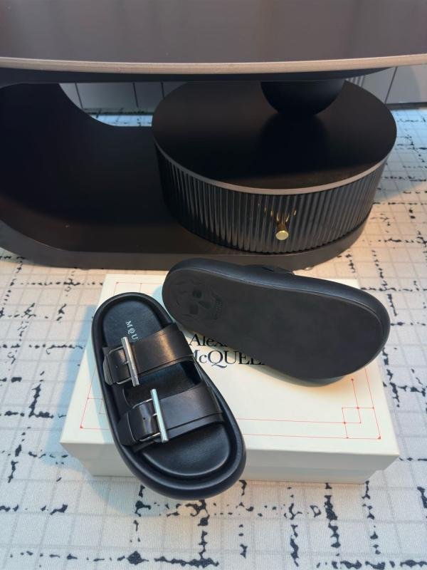 1743489151 366 Alexander McQueen 2025 Beginning of the beginning of spring New