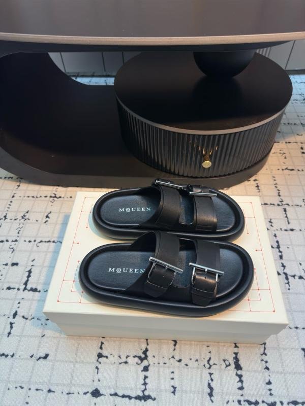 1743489151 685 Alexander McQueen 2025 Beginning of the beginning of spring New