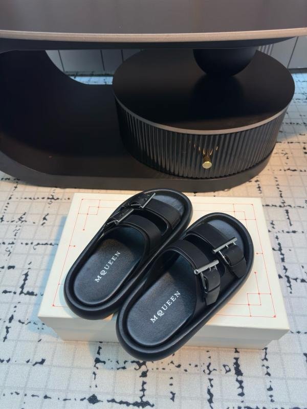 1743489151 851 Alexander McQueen 2025 Beginning of the beginning of spring New