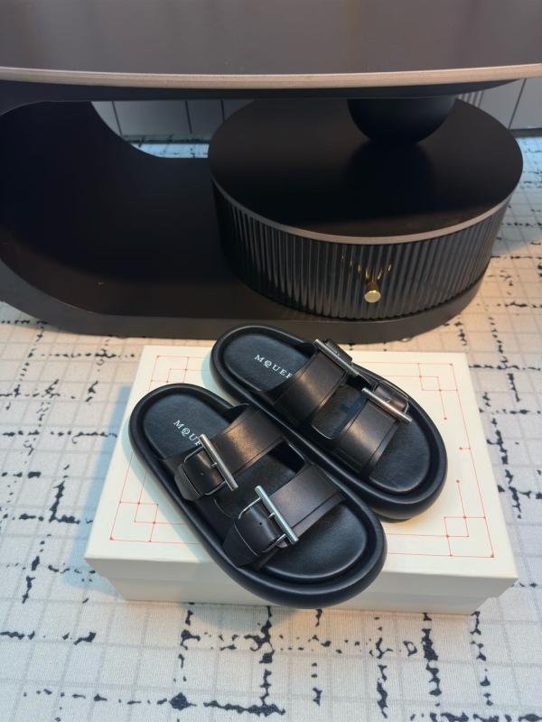Alexander McQueen 2025 Beginning of the beginning of spring New loop spray with thick high heights