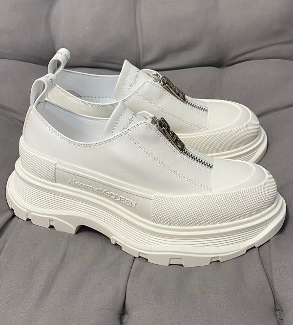 Pure white color color correspondence shoes from the new Alexander McQueen sole