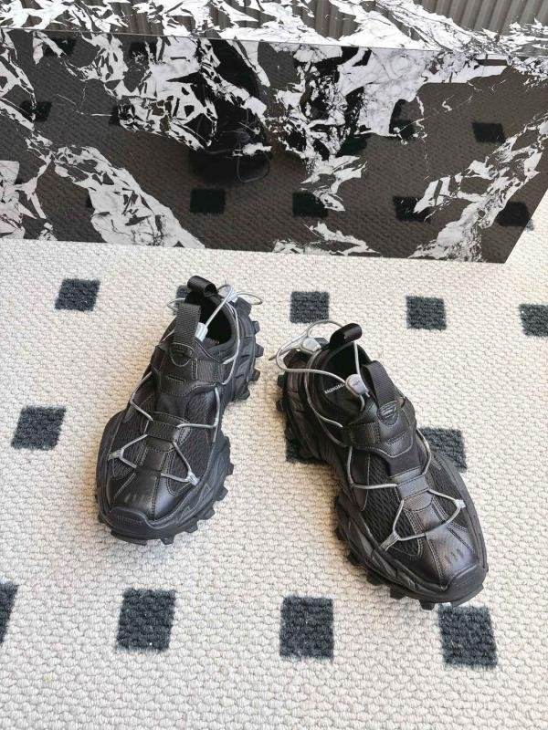 1743600247 532 BALENCIAGA 15th generation of hiking hikes couples of outdoor hiking