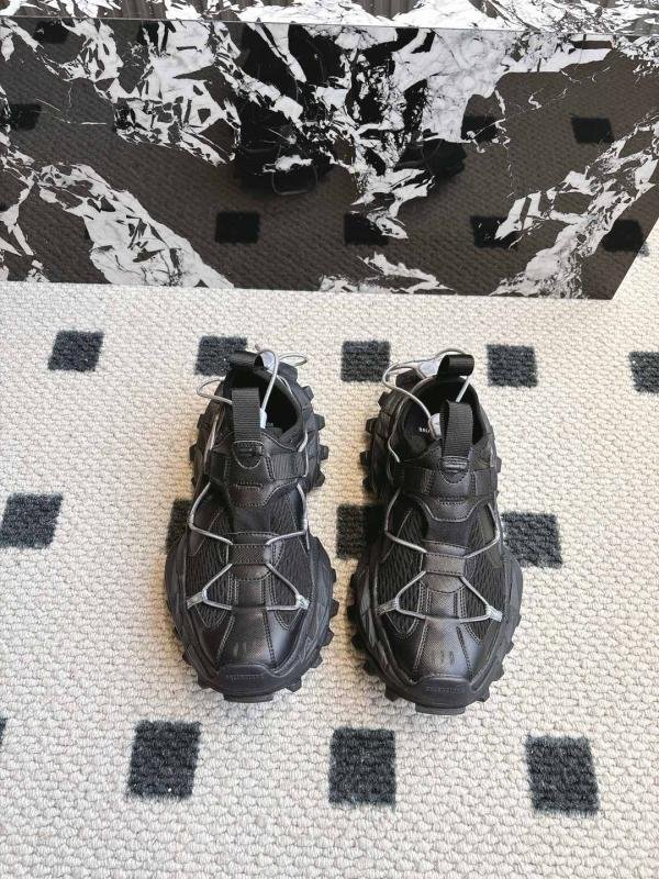 1743600247 716 BALENCIAGA 15th generation of hiking hikes couples of outdoor hiking