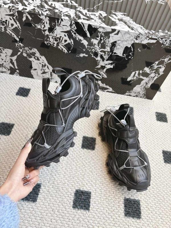 1743600248 721 BALENCIAGA 15th generation of hiking hikes couples of outdoor hiking