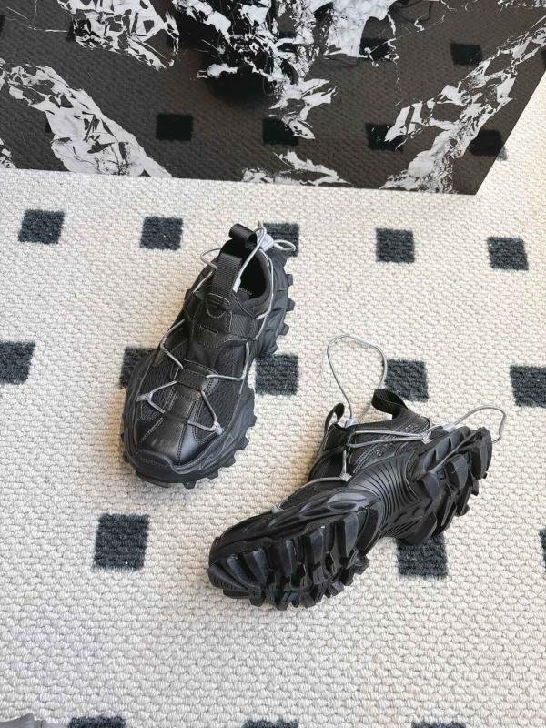 1743600249 512 BALENCIAGA 15th generation of hiking hikes couples of outdoor hiking