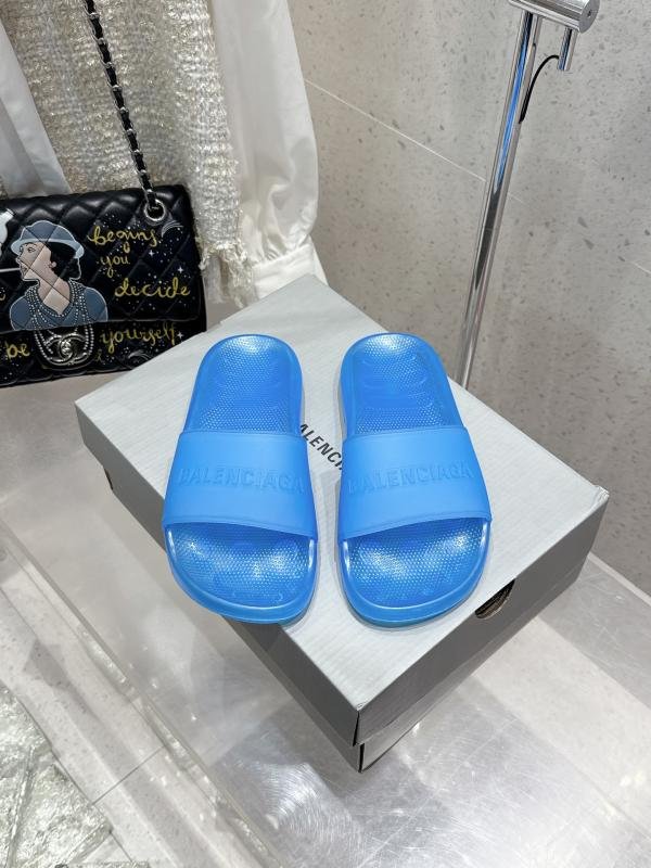 1743651643 844 Balenciaga Pool Crocs Cooperation thick cooperation trail of glove