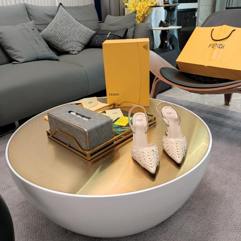 1743702951 972 Fendi 2025 Spring and summer leather rope braided the first