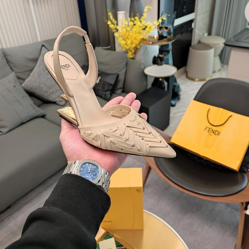 1743702953 340 Fendi 2025 Spring and summer leather rope braided the first