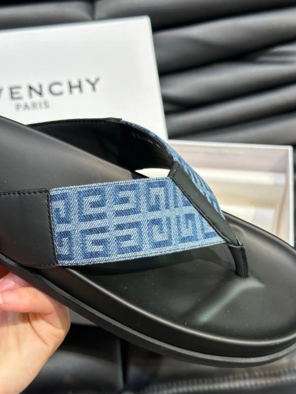 1743768898 941 Givenchy Classic Mens Tlip Flops