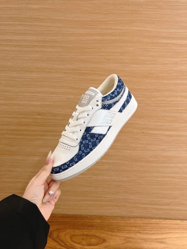 1743776229 544 GIVENCHY GIVENCHY G MOVE LOW TOP SNEAKERS