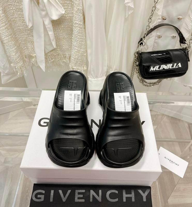 1743779943 367 Givenchy Givenchy Marshmallow Swipers from a thick sole sole