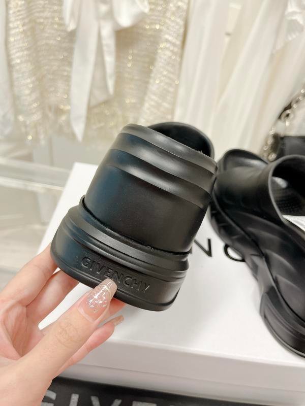 1743779945 509 Givenchy Givenchy Marshmallow Swipers from a thick sole sole
