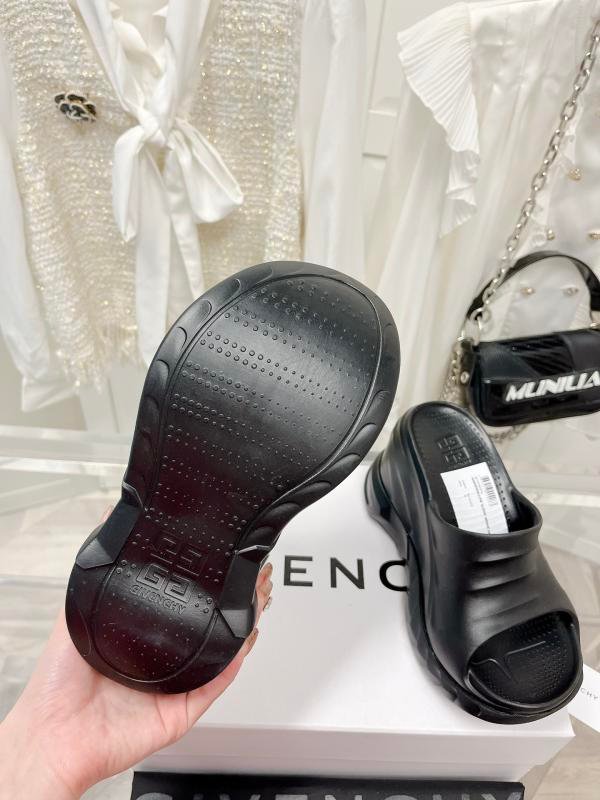 1743779945 622 Givenchy Givenchy Marshmallow Swipers from a thick sole sole