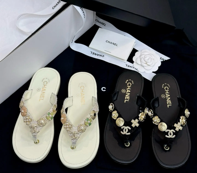 CHANEL 25P Small Color Buckle Clip-on Slippers