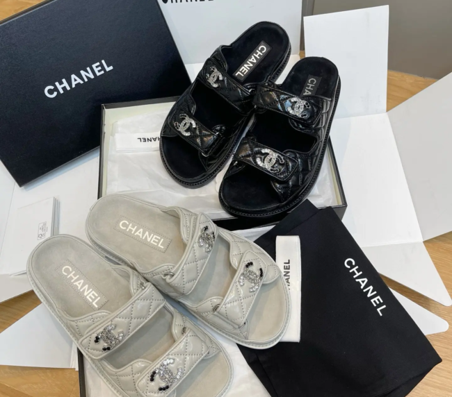 Chanel Velcro Diamond-button Hollow Beach Slippers