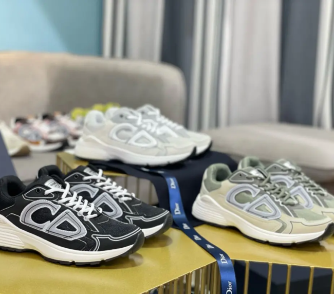  Dior B30 sneakers for men and women emphasizing high-quality craftsmanship