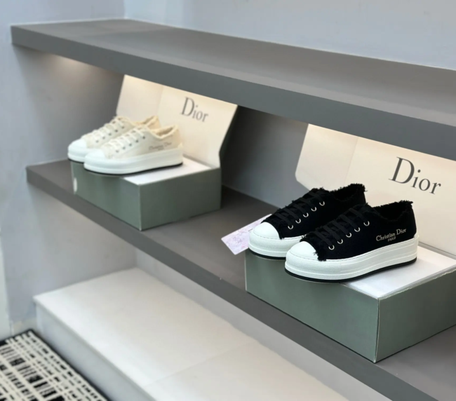 Dior New Catwalk Retro Old Strap Shoes
