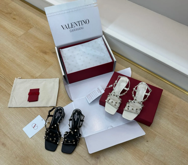 Valentino thick heels sandals high-end top-tier version of the Valentio series heels