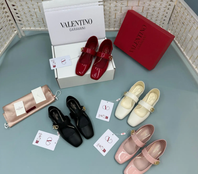 Valentino VALENTINO GARAVANI VLOGO LOCKER Calfskin Double Wear Mary Jane Ballet Shoes
