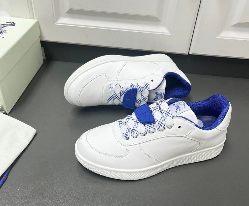 Burberry Smooth Veau with Burberry Sneakers removable cabbage