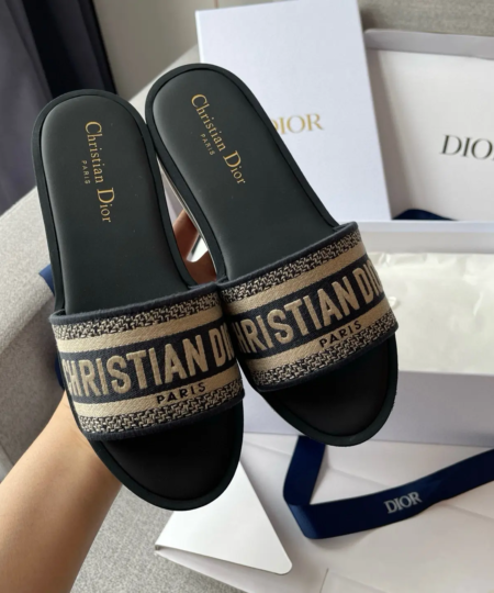 Dior 2025 Spring and Summer Dway Thick-Soled Platform Embroidered Sandals (1)