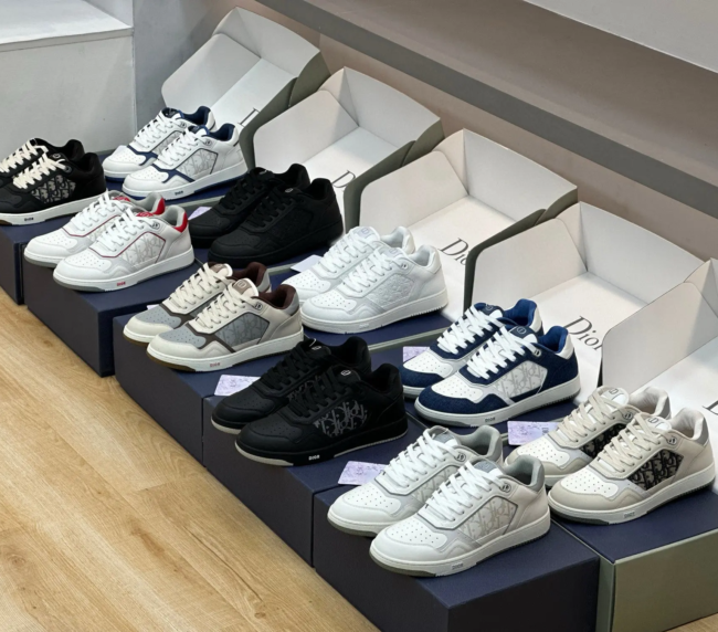 Dior B27 Low cut Series Dior casual sports couple sneakers series, the highest version in the market (100)