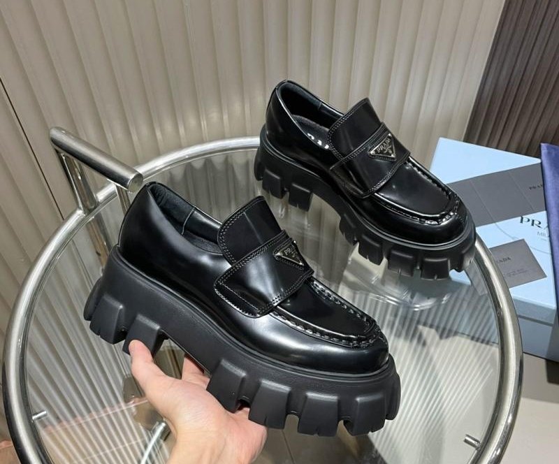Prada 2021 Classic Show New Metal Triangle Logo Sole Shoes Sole