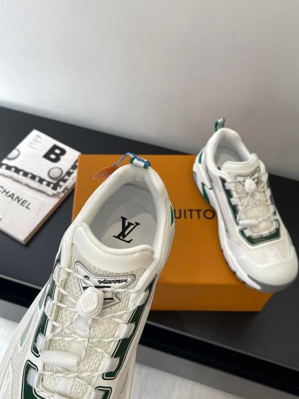 1751017567 225 Louis Vuitton Runner Tatic Series Sneakers relaxed with thick soles