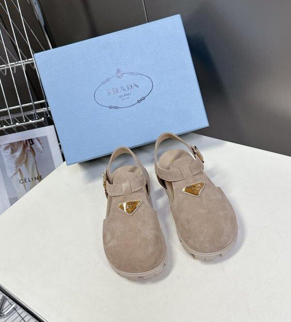 Prada Spring and summer new retro triangle casual shoes