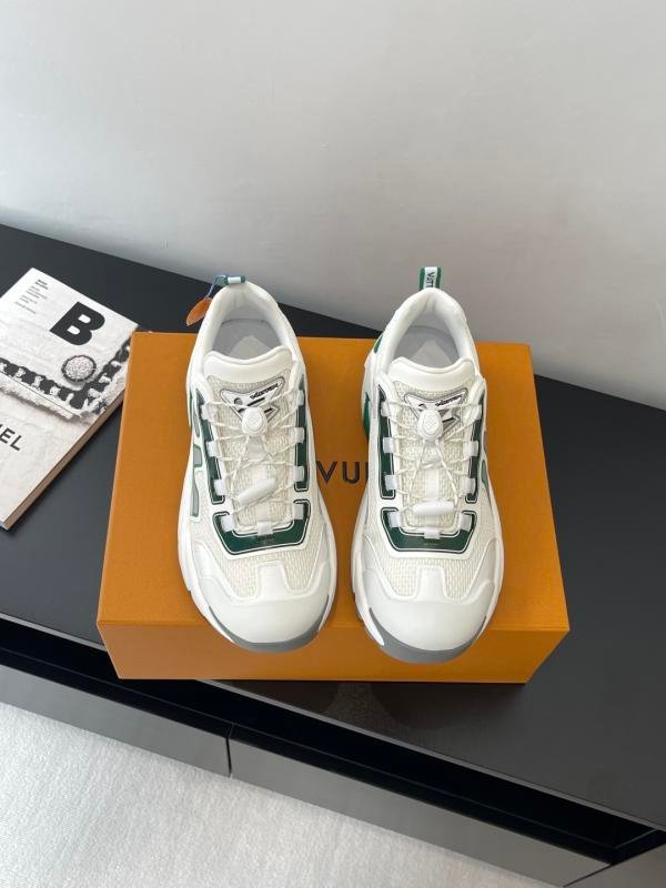 Louis Vuitton Runner Tatic Series Sneakers relaxed with thick soles