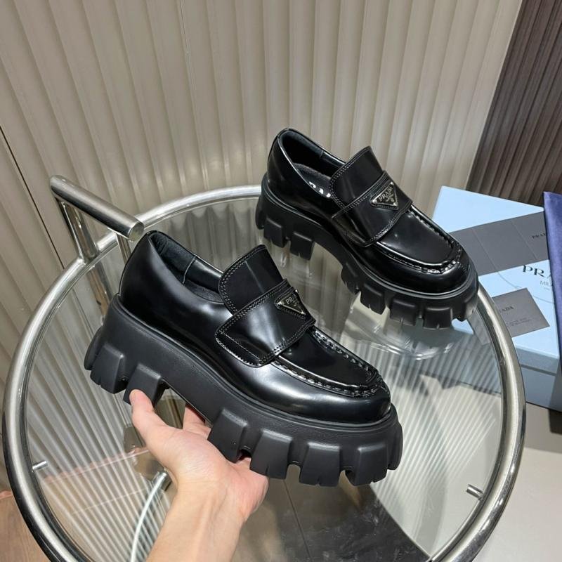 Prada 2021 Classic Show New Metal Triangle Logo Sole Shoes