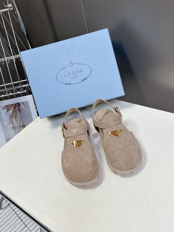 Prada Spring and summer new retro triangle casual shoes