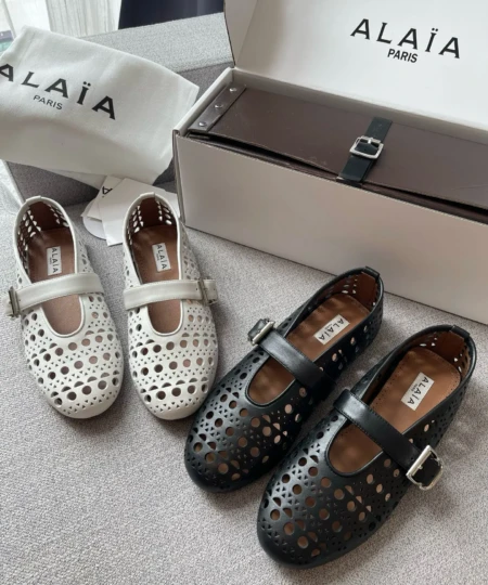 Alaia 2025 hollow carved flat-soled Mary Jane ballet shoes  (1)