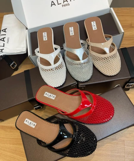 Alaia 𝟐𝟎𝟐𝟓 hollow fishnet flat flip-flops muleshalf-up sandals (2)