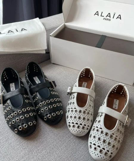 Alaia 𝟐𝟎𝟐𝟓 metal rivet hollow hole flat Mary Jane ballet shoes (1)