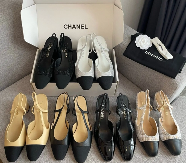 Chanel leather slingback thick-heeled sandals (1)