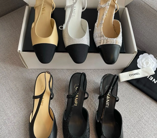 Chanel leather slingback thick-heeled sandals (3)